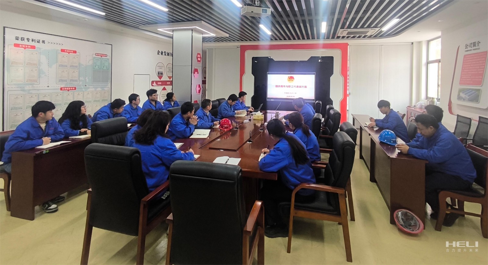 座談會現(xiàn)場.jpg 座談會現(xiàn)場.jpg