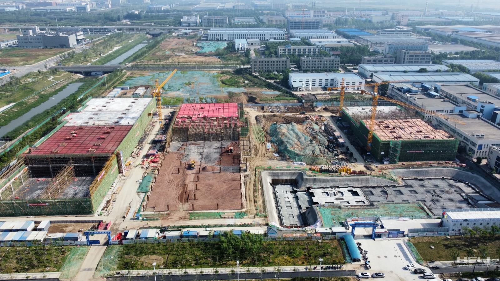 和鼎機(jī)電鋰電三期項(xiàng)目施工現(xiàn)場(chǎng)全貌.jpg 和鼎機(jī)電鋰電三期項(xiàng)目施工現(xiàn)場(chǎng)全貌.jpg