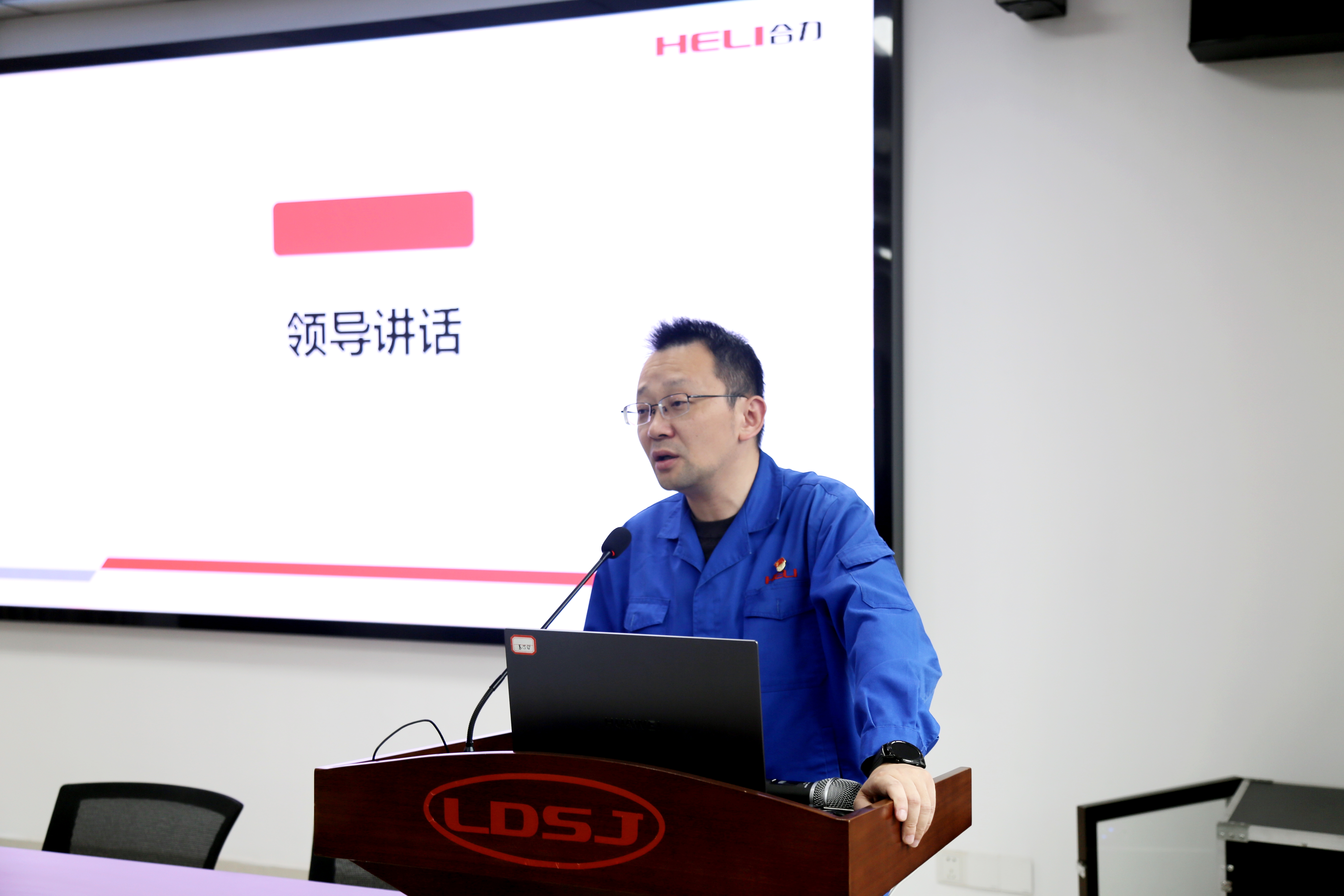 聯(lián)動(dòng)屬具公司總經(jīng)理助理方凱作總結(jié)講話.jpg 聯(lián)動(dòng)屬具公司總經(jīng)理助理方凱作總結(jié)講話.jpg