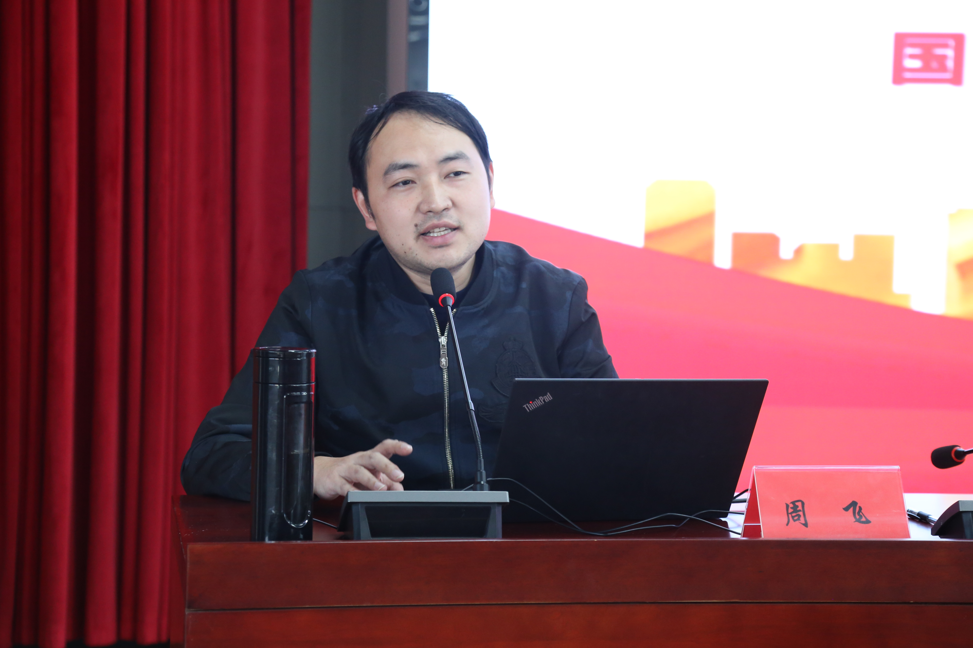 周飛進行有限空間業(yè)務知識培訓.png 周飛進行有限空間業(yè)務知識培訓.png